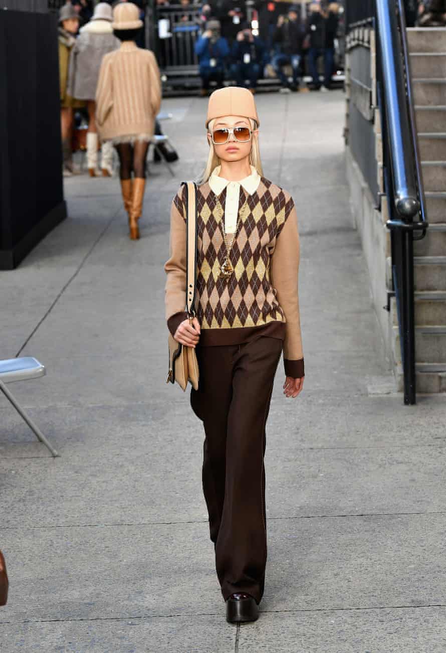 Marc Jacobs Channels The 70s In Grand Final Of New York Fashion Week Marc Jacobs The Guardian Marc Jacobs Channels The 70s In Grand Final Of New York Fashion Week Marc Jacobs The Guardian
