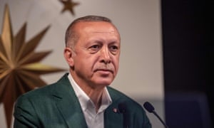 Tayyip Erdogan delivers a speech in Istanbul