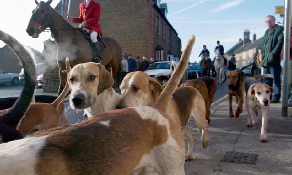 Blackmore &amp; Sparkford Vale hunt Boxing Day meet in Castle Cary Somerset UK 27 Dec 2004.