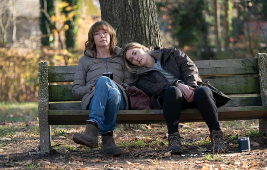 Lori (Julianne Nicholson) and Mare