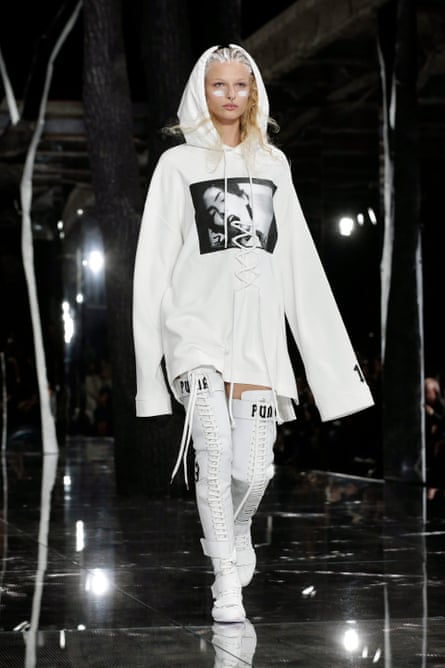 The oversized sporty top/swagger boots look Rihanna chose to open with.