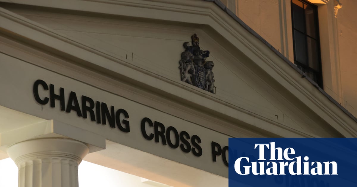 Met investigates racist graffiti found in staff area at its own police station