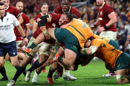 Jack Conan tackles James Slipper