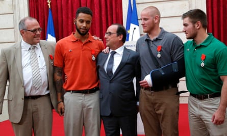 President François Hollande poses with Chris Norman, Anthony Sadler, Spencer Stone and Alek Skarlatos during a ceremony at the Elysee Palace.