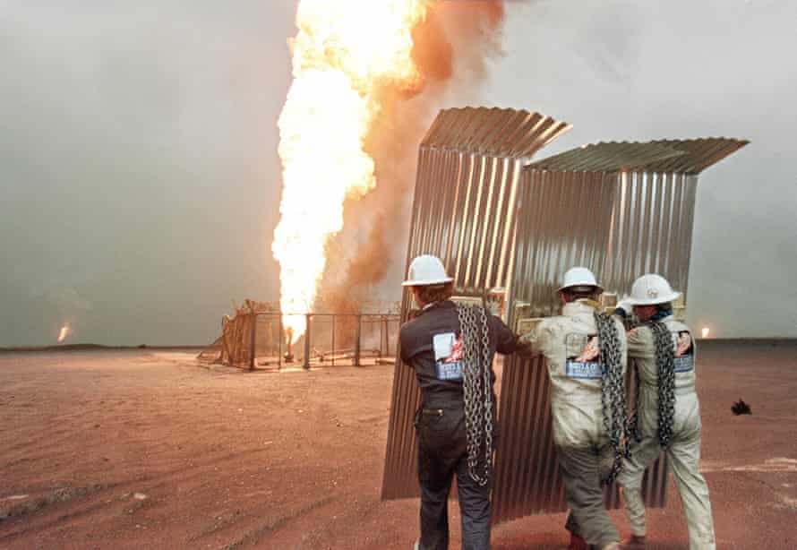US firefighters move in to cap a burning oilwell in the Burgan field.
