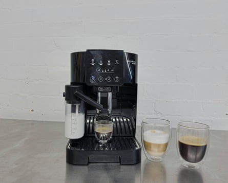 Delonghi Magnifica Start coffee machine