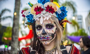 A woman dressed as La Catrina.
