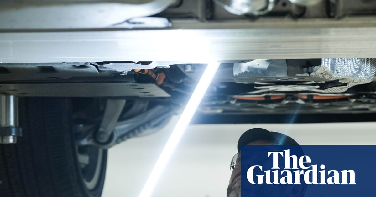 Jaguar Land Rover staff told to stay home after cyber-attack