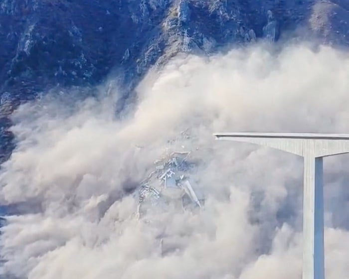 New bridge in south-west China collapses into mountainside