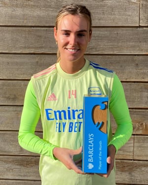 Jill Roord with September 2020’s Barclays player of the month award.
