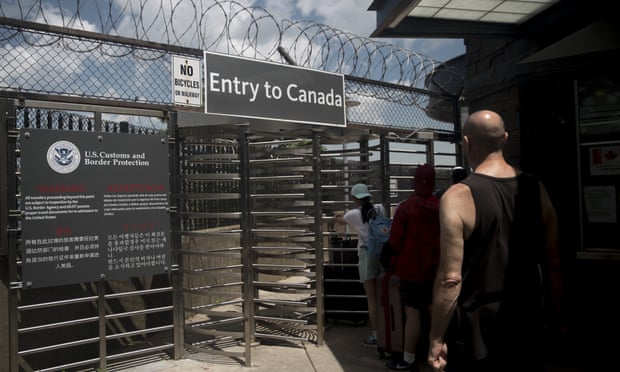 Canadian border entry gate