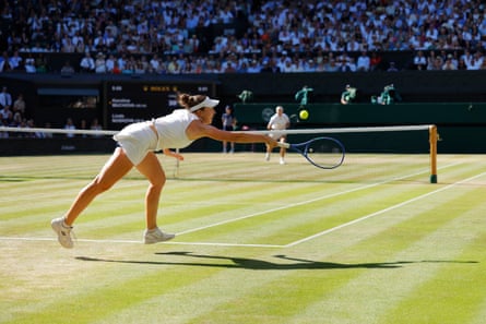 Linda Noskova stretches for a forehand off Karolina Muchova’s serve.