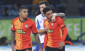 Dynamo Kyiv’s Mykola Shaparenko (centre) attempts to console Taison.