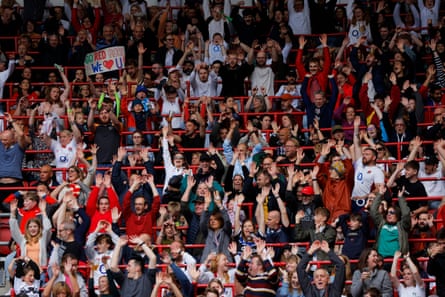 England fans perform a Mexican Wave