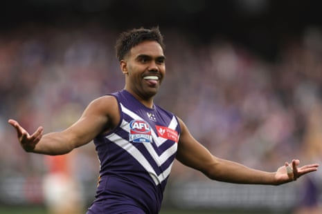 Isaiah Dudley kicks a stunning solo goal for the Dockers