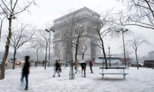 The Arc de Triomphe as snow falls.