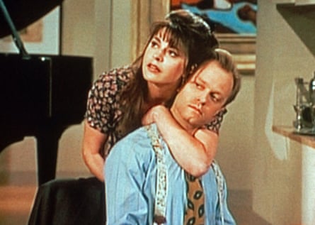 Jane Leeves as Daphne and David Hyde Pierce as Niles in Frasier.