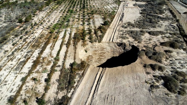 Un sumidero apareció en una zona minera cerca de la ciudad de Tierra Amarilla en Copiapó, Chile.