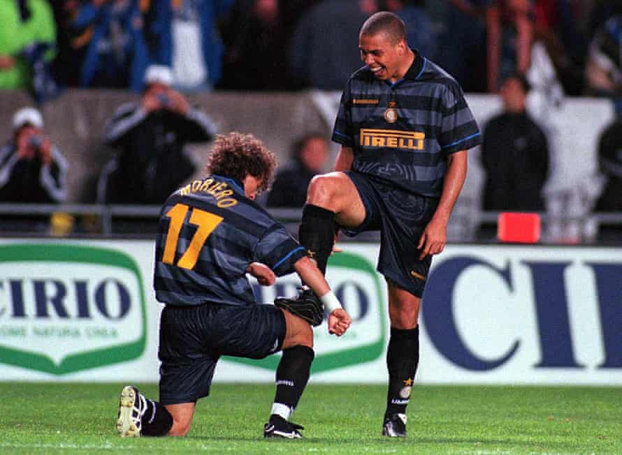 Francesco Moriero celebrates with Ronaldo after he scored Inter’s third goal.