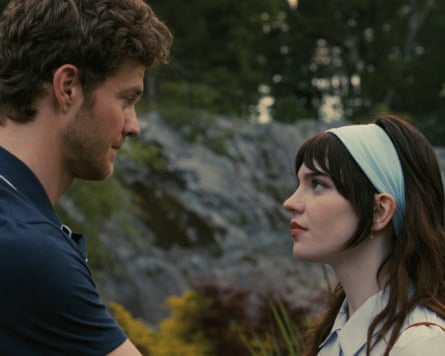 Jack Quaid and Sophie Thatcher in Companion.