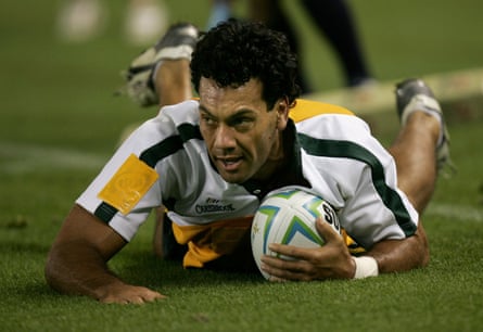 Kevin Iro in action for the Cook Islands at the 2006 Commonwealth Games.