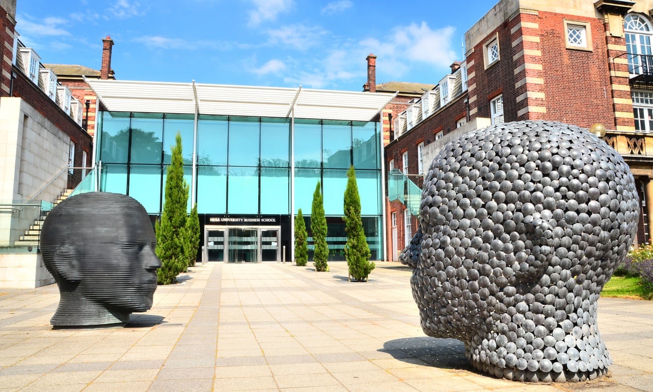 Sculpture of two heads called Moving Matter, by Joseph Hillier, at the University of Hull