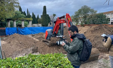 The search for Evi Rauter’s body in Figueres cemetery.