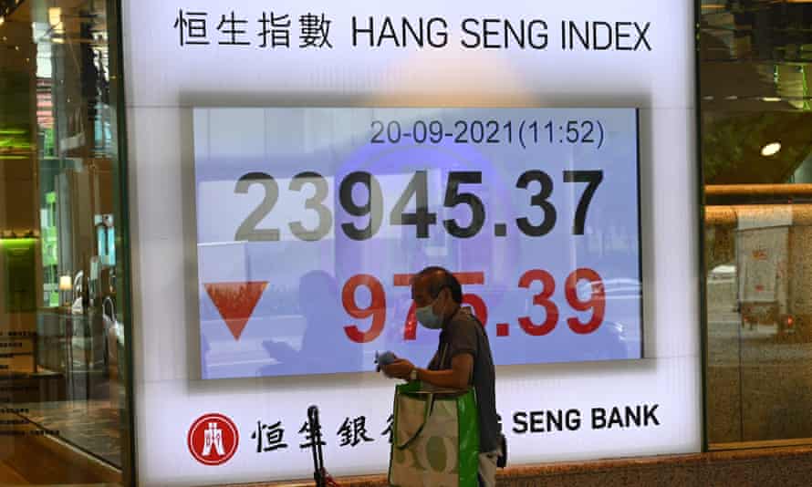 Индекс Ханг Сенга после того, как он упал более чем на четыре процента в Гонконге 20 сентября 2021 года.