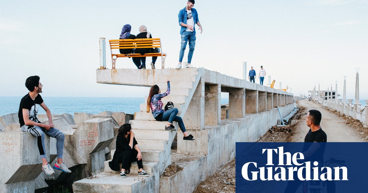 Surviving amidst putrid odors along the Caspian Sea – a visual journey | Art and design Surviving amidst putrid odors along the Caspian Sea – a visual journey | Art and design
