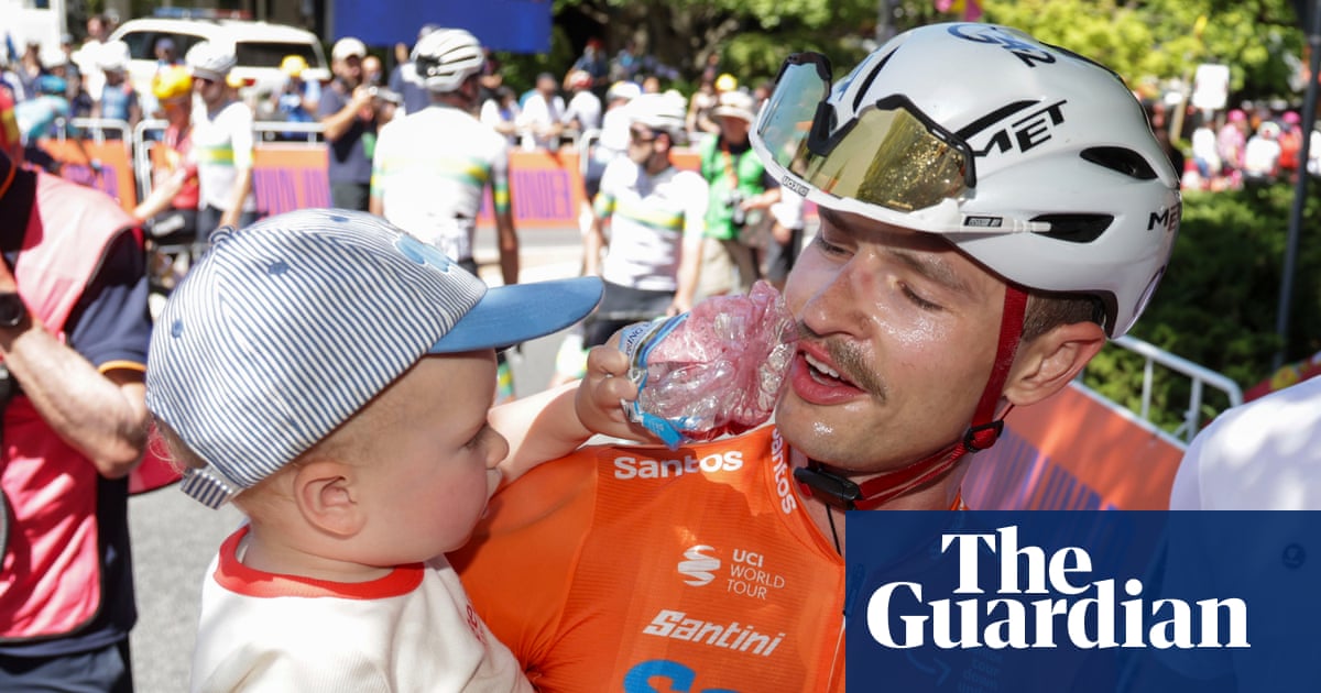 Jay Vine recovers from kangaroo crash to win Tour Down Under for second time