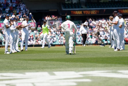 England players form a guard of honour for Usman Khawaja
