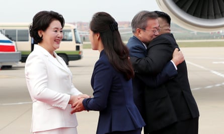 Moon Jae-in and his wife Kim Jung-sook are greeted by Kim Jong-un and his wife Ri Sol-ju