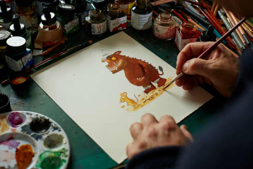 Axel Scheffler painting the Gruffalo.