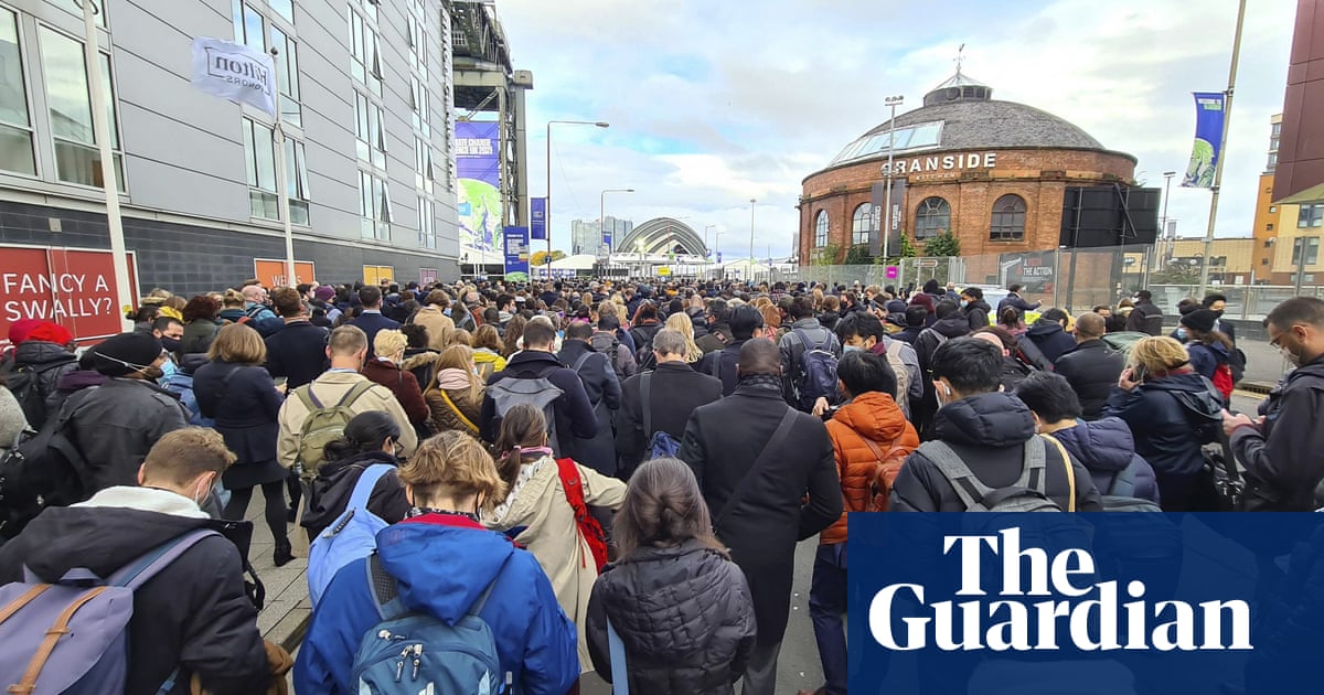 Chaotic scenes outside Cop26, as world descends on Glasgow