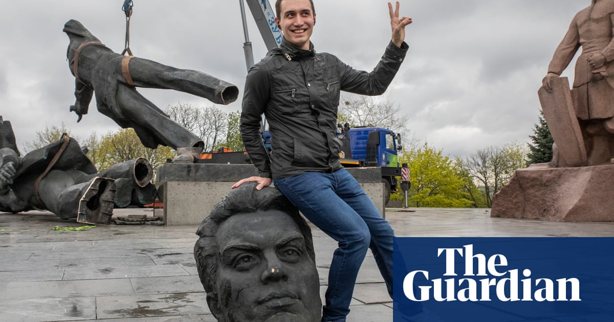Friends no longer, Ukraine removes Russian statues and street names