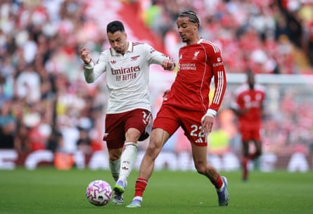 Arsenal’s Gabriel Martinelli and Liverpool’s Hugo Ekitiké conflict for nan ball.