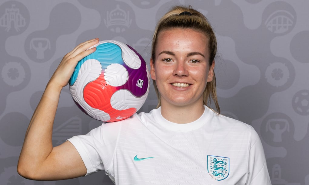 Lauren Kenevir geçen ay İngiltere'nin St George's Park eğitim üssünde resmedildi.