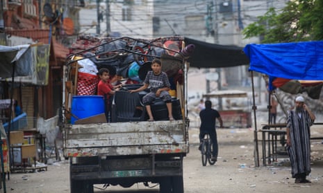 Palestinians flee the area of Tal al-Sultan in Rafah with their belongings following renewed Israeli strikes in the city in the southern Gaza Strip on May 28, 2024, amid the ongoing conflict between Israel and the Hamas militant group continues.