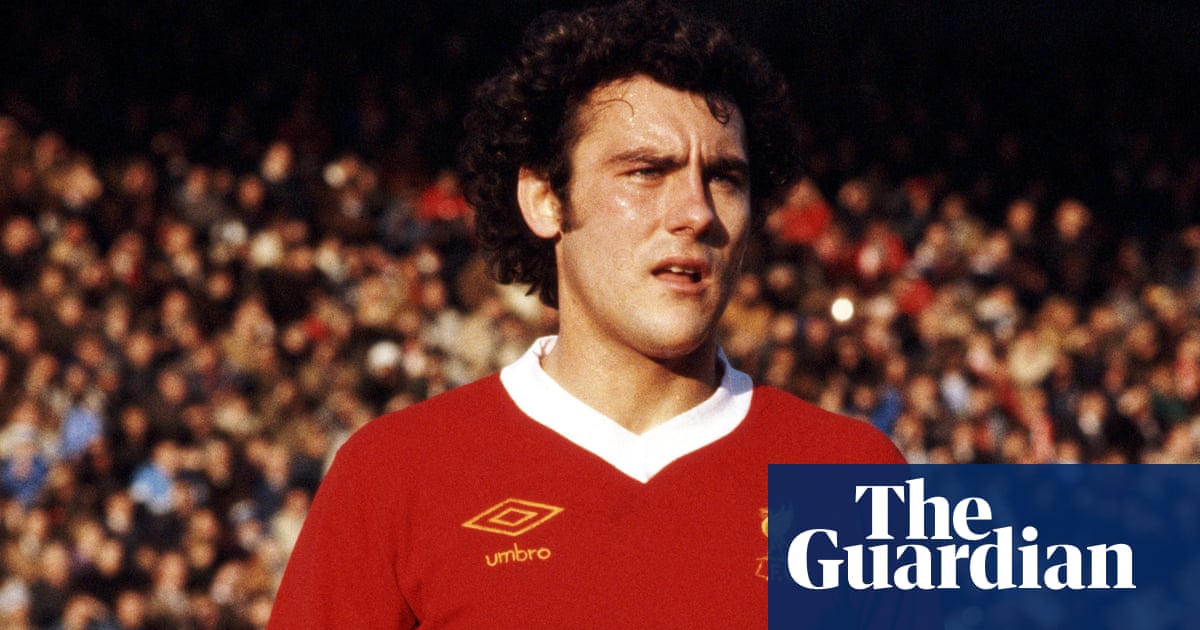 Tributes paid to former Arsenal and Liverpool midfielder Ray Kennedy