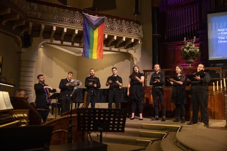 L'ensemble vocal Consort of Melbourne dirigé par Steven Hodgson, chantant