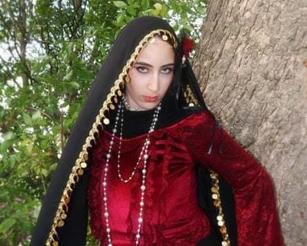 Diana Lomani (3) Printed hijabs for style