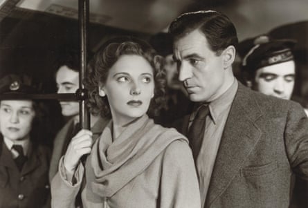 Kathleen Byron and David Farrar in The Small Back Room.