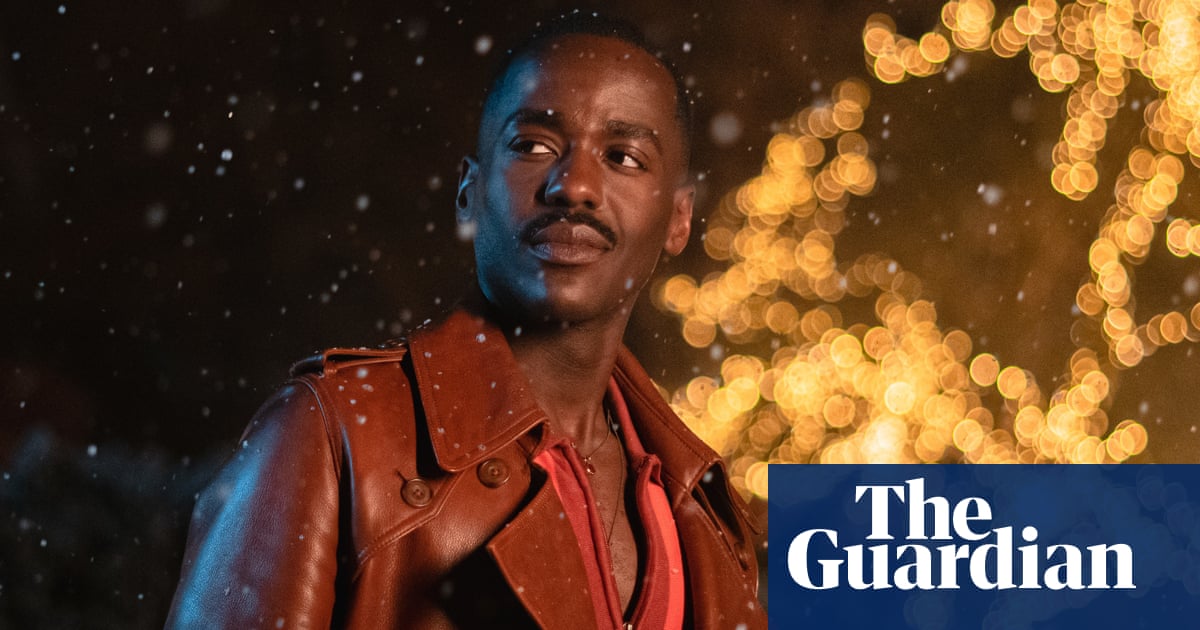 Песента написана от Russell T Davies набира пари за Children