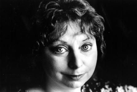 'ยกเว้นภายในร่างกาย'... Hilary Mantel ผู้เขียนเกี่ยวกับความเจ็บป่วยของเธอในบันทึกส่วนตัวของเธอเรื่อง Give up the Ghost