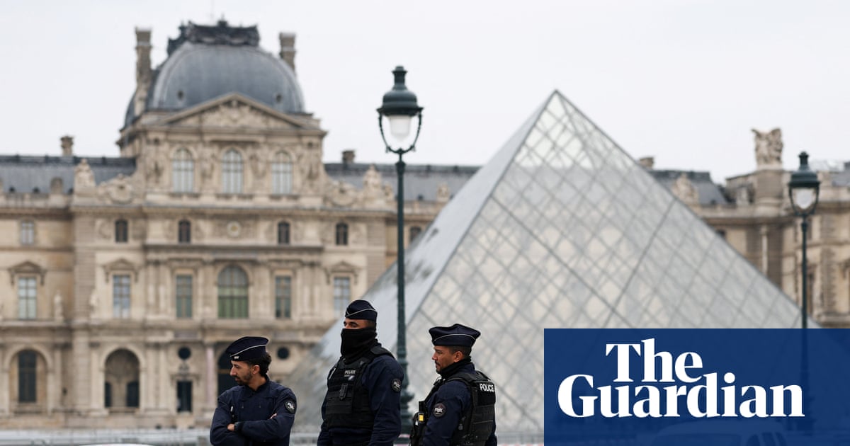 Louvre closed after robbery, French culture minister says