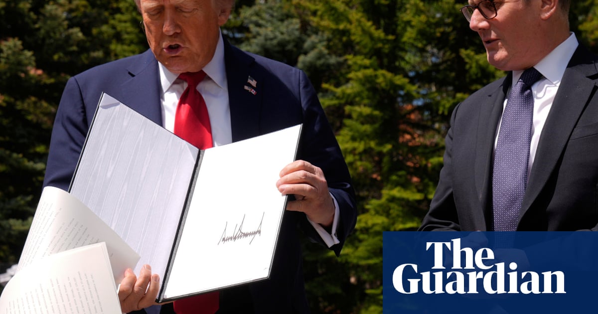 Starmer says he picked up Trump's dropped papers to avoid security scare
