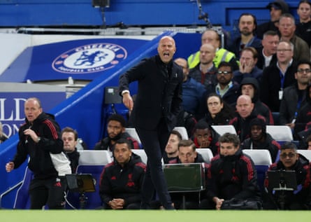 Moisés Caicedo celebra gol do Chelsea contra o Liverpool.