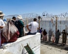 Fas'ta yüzlerce kişi kayıp sevdiklerini bulmak için Ceuta sınırı yakınında toplandı