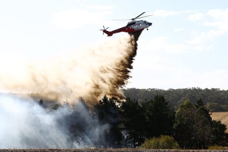 Helicopters were used to help firefighters on the ground to contain two bushfires that had threatened homes in Dereel and near Beaufort in western Victoria.