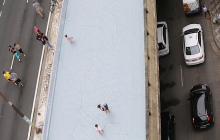 The pool was installed by Luana Geiger as part of the 10th Architecture Biennale in São Paulo